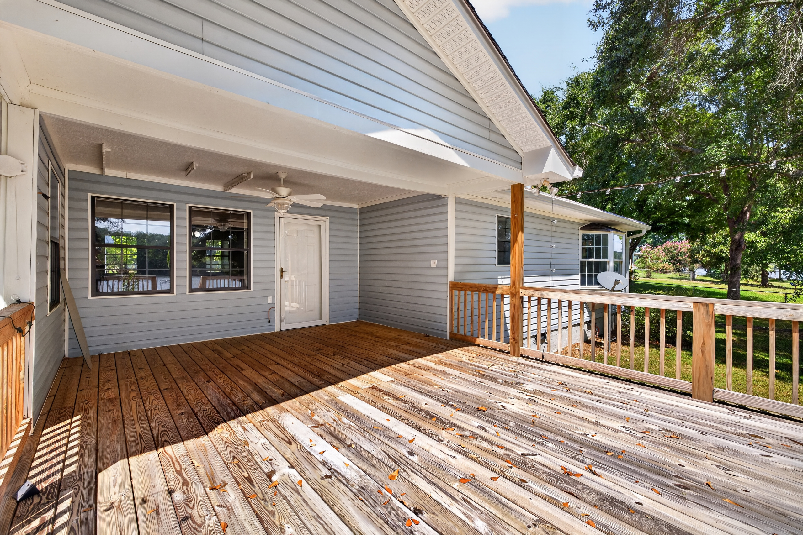 Screened porch living area