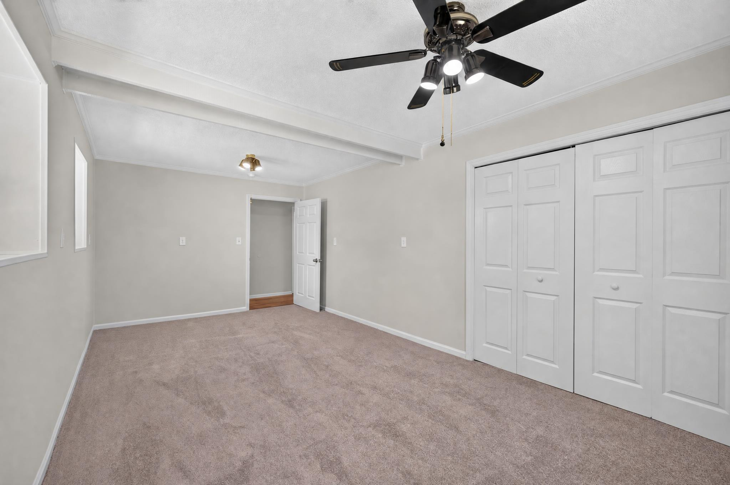 Primary suite entrance foyer