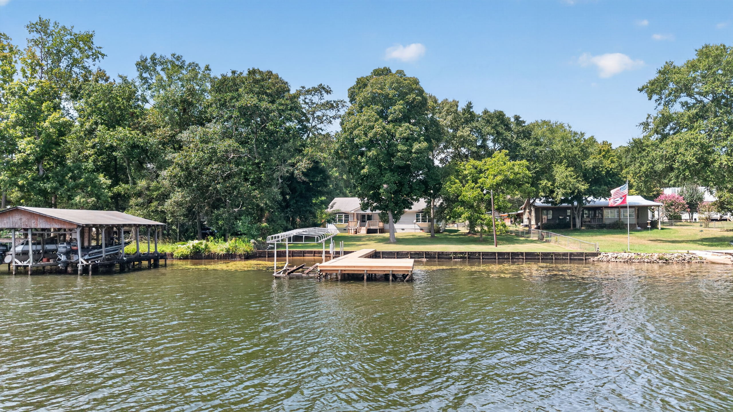 Aerial view of property and Lake Sinclair cove