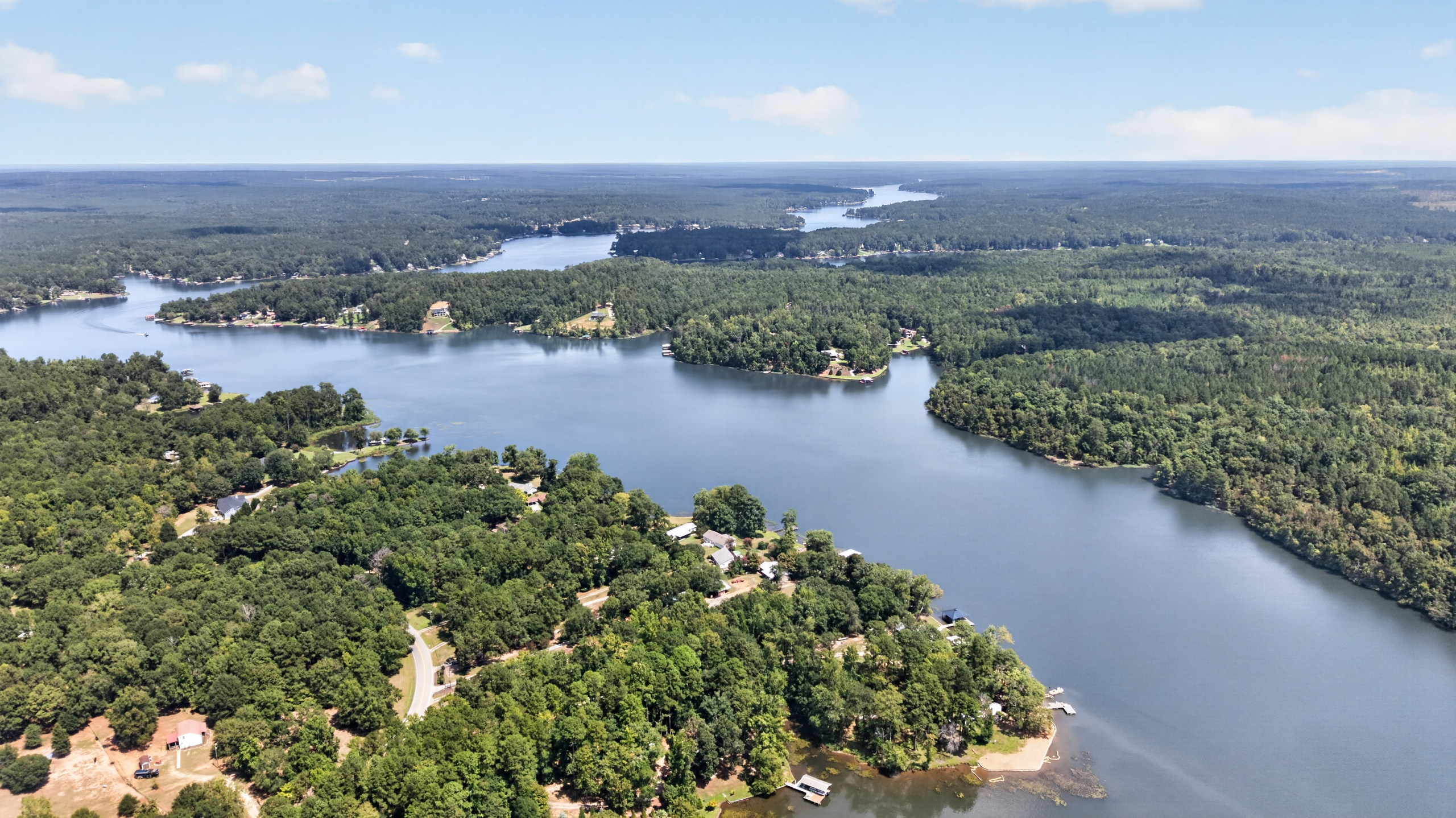 Expansive Eatonton lakefront aerial